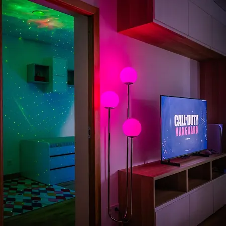 Апартаменты Fantasy House, Cozzy Apartmens, Free Parking, Long Welcome