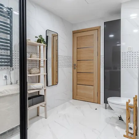 Fantasy House, Cozzy Apartmens, Free Parking, Long Welcome Appartamento *