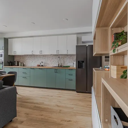 Fantasy House, Cozzy Apartmens, Free Parking, Long Welcome Апартаменты *