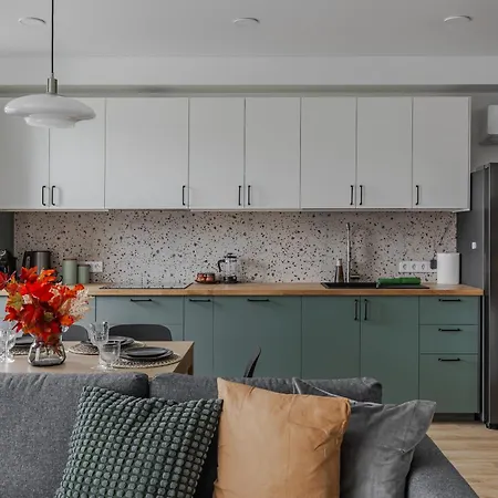 Fantasy House, Cozzy Apartmens, Free Parking, Long Welcome Апартаменты *