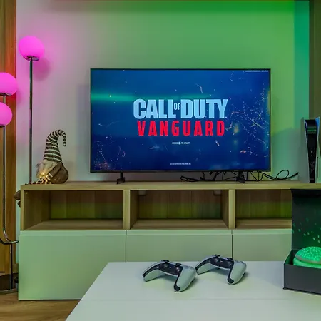 Fantasy House, Cozzy Apartmens, Free Parking, Long Welcome Апартаменты *