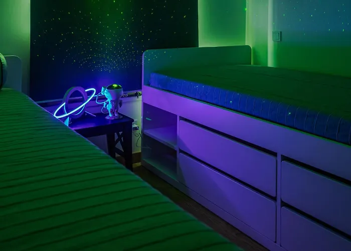 Fantasy House, Cozzy Apartmens, Free Parking, Long Welcome Апартаменты