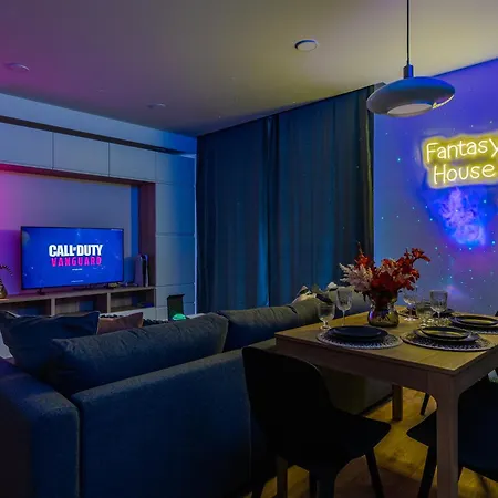 Fantasy House, Cozzy Apartmens, Free Parking, Long Welcome شقة *