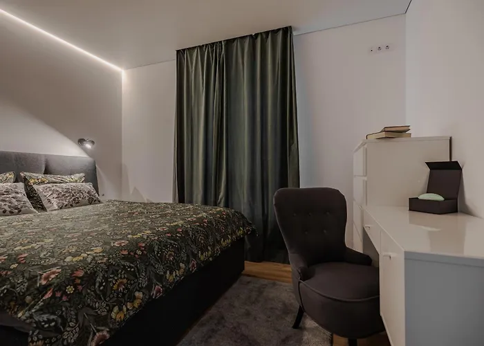 Fantasy House, Cozzy Apartmens, Free Parking, Long Welcome Апартаменти *